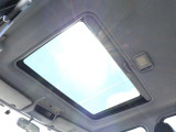 太陽光の嬉しいサンルーフ装備車両!