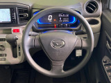 インテリアに合わせたデザインのステアリングは、運転される方のことも考え、運転しやすい形状、大きさです。是非一度、実際に触ってお確かめください。