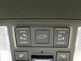 【パワーバックドア】スマートキーや運転席のボタンを押すだけでリアゲートが自動で開閉します!荷物を持っている時や、高い位置にあるバックドアを閉める際に便利な機能です♪
