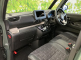 機能的なデザインで快適な運転をサポートします。充実した装備で安全なドライブをアシストし、スムーズな操作性を実現しています。