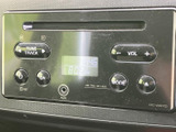使いやすいオーディオシステムは、ドライブをさらに楽しくしてくれます。CDやラジオなど、様々なメディアに対応しています。