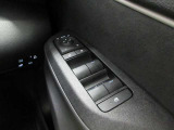 電動格納ミラーを搭載しています!オートモード設定でドアロックの解除と同時に折り畳まれているサイドミラーが展開し、ドアを施錠するとサイドミラーが格納します!快適なドライブをお楽しみください♪
