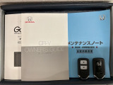スマートキーは鍵をバッグに入れたままでもドアロックの開閉やエンジンのON・OFFができます。夜間や雨の日も鍵を探さなくて良いので便利です。