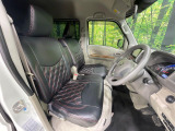 運転席シート廻りは使用感も少なく、良好な状態となっています。前オーナー様が丁寧に使っていたことがよくわかりますね。