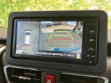 バックカメラ連動で、狭い場所でも安心。縦横表示のガイドラインが、駐車をスムーズにサポートします。安全運転に貢献する頼れる機能です。