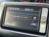 様々な情報を一目で確認できるモニター。車両情報や設定変更もスムーズに行えます。運転に必要な情報を的確に表示します。