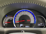 視認性の高いメーター類が、運転に必要な情報を的確に伝えます。タコメーターも装備し、スポーティな運転も楽しめます。