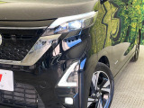 【LEDヘッドライト】悪天候や夜間走行時も良好な視界を確保し安心して運転できる高輝度LEDヘッドライトを装備!点灯速度が早く、消費電力も抑えられています。