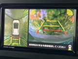 後方確認が格段に楽になるカメラシステムです。狭い道や駐車時も安心。安全な運転をサポートします。クリアな映像で後方状況を把握。