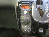 オートエアコン機能で、車内を自動的に、設定した温度に保ってくれます。