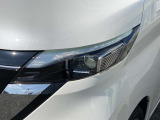 【LEDヘッドライト】悪天候や夜間走行時も良好な視界を確保し安心して運転できる高輝度LEDヘッドライトを装備!