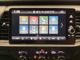 HondaCONNECT対応の便利なナビディスプレー。お持ちのスマートフォンと連携して、ナビやBluetoothでの音楽再生が可能です。デザインはもちろん、操作性も良好です。