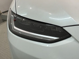 LEDヘッドライトは、点灯の瞬間から最大光量を発揮し、突然暗くなるトンネルなどでの安定感を高めます。