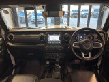 ステアリングを握ればJeepワールドが広がります。
