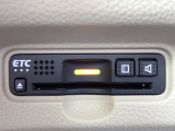 ■【ETC車載器】が装備されています。セットアップをしてお渡しとなり、ETCカードを差し込むだけで高速道路の利用が可能です。