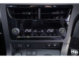 左右独立で温度コントロール出来るフロントオートエアコンです♪0.5度刻みで温度設定ができるので、運転席・助手席どちらも我慢せず快適な温度で過ごせます。