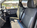 運転席周りのレイアウトは、使いやすさを追求。操作に必要なものが、手に届く範囲に配置されています。集中して運転できます。