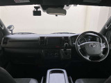 機能性あふれる運転席周りになっています。スイッチ類もとても使いやすく快適に運転できます♪