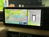 後方からの状況を鮮明に映し出し、安全な運転をサポート。狭い道や駐車時も、より安心してお車を操縦できます。運転の苦手な方にもおすすめです。