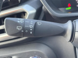 雨の日の運転をサポートするワイパーレバー。操作感も良く、雨量に合わせて調整できます。ウォッシャー液の噴射もスムーズに行えます。