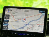 鮮明な高画質ディスプレイが、目的地までスムーズなナビゲーションをサポート。詳細な地図情報で、初めての道も安心してお出かけいただけます。