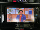 停車中にテレビや動画を楽しめる機能です。休憩時間などに、リラックスした時間を過ごせます。同乗者の方も快適に過ごせる空間です。
