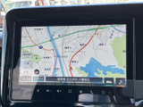 高精細な地図表示で、目的地まで迷わずに行けます。渋滞情報もリアルタイムで確認できるので安心です。