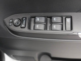 パワーウィンドゥ 運転席ドアスイッチ照明付です。電動格納ミラーも手元でワンモーションで可能です。