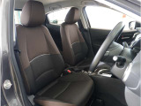 【清潔感のある運転席&助手席】隅々までクリーニングの行き届いた運転席&助手席。目立ったシミや汚れ等もございません。快適なドライブをどうぞ。