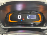 スピードメーターは見やすいデジタルメーターです♪