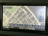 目的地設定はスムーズに!高精細な地図表示で、初めての道でも安心してお出かけいただけます。運転サポート機能も充実で、快適なドライブを。