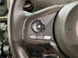 ステアリングにオーディオ操作スイッチが付いています。オーディオ画面に直接タッチしなくても操作が出来ますので、運転に集中できます。