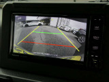 駐車が楽々、バックカメラついてます!ガイド線付きで駐車しやすいですよ!さらにクリアランスソナー装備、画面表示と音で障害物をお知らせ!