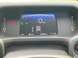 視認性の高いメーターで、運転に必要な情報を的確に把握できます。運転席をスタイリッシュに演出するデザインです。