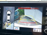 【パノラミックビューモニター】専用のカメラにより、上から見下ろしたような視点で360度クルマの周囲を確認することができます☆死角部分も確認しやすく、狭い場所での切り返しや駐車もスムーズに行えます。