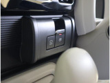 電動パーキング採用☆スイッチで簡単に操作が可能に。ホールド機能も付いており毎日の運転をストレスなく快適に♪