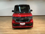 ご納車までに、弊社サービススタッフによる車検整備を行い、バッテリー、エンジンオイル、オイルエレメント、ワイパーゴムを交換し、ブレーキを分解、摩耗等を確認、必要であれば交換、安心してお乗りいただけます!