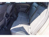 代車として使用しておりましたので、いやな匂いや使用感もありません。自動車工学で造形された、伝統と新しさを兼ね備えたラグジュアリーな空間でドライビングをお楽しみください。