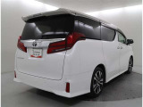 車両本体価格の中に整備料金は入っています。点検・整備後の納車ですので安心してお選び下さい。自社工場完備!経験豊かな整備士が対応いたします。