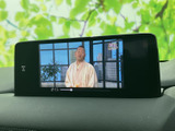 停車中にTVの視聴が可能です。休憩時間などに番組を楽しむことができます。後部座席の方にも快適な時間を過ごしていただけます。