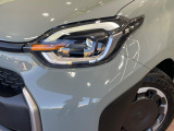 【LEDヘッドライト】悪天候や夜間走行時も良好な視界を確保し安心して運転できる高輝度LEDヘッドライトを装備!点灯速度が早く、消費電力も抑えられています。