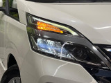 【LEDヘッドライト】悪天候や夜間走行時も良好な視界を確保し安心して運転できる高輝度LEDヘッドライトを装備!点灯速度が早く、消費電力も抑えられています。