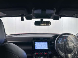 落ち着いたカラーの内装で、ゆったりと運転したい方に。