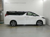 この度は、当社の展示車をご覧いただきまして、誠に有難うございます。自信をもってお勧めできる車となりますので、ごゆっくりご覧頂きたいと思います。