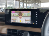 停車中に楽しめるTV機能。ニュースや番組をチェックして、待ち時間を有効活用できます。家族でのドライブにもおすすめです。
