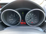 視認性の高いメーター類は、運転に必要な情報を的確にドライバーに伝えます。直感的な操作で、安全運転をサポートします。運転に集中できる環境です。