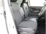 高いホールド性で運転姿勢が安定します。長距離ドライブでも疲れにくいのが魅力です。快適なドライビングライフをお送りください♪