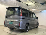 バックカメラが付いているので後方確認が非常にしやすいです。今や運転初心者も熟練者も必須装備!ついていて損はないですね♪