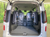 普段のお買い物や通勤、送迎等に十分な荷室スペースを確保しております。セカンドシートを倒すと、大きな荷物の積載も可能です♪