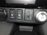 運転席、助手席シートヒーター、ステアリングヒーター付き。寒い冬のドライブも快適にお過ごし頂けます。